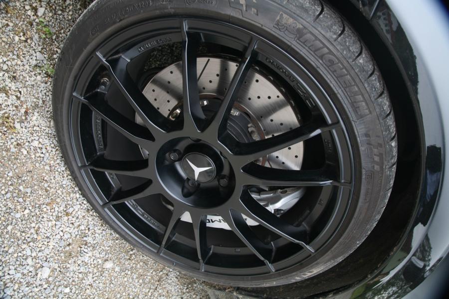  Mercedes-Benz C63 AMG by Edo Competition 2009 года  (фото 12 из 26)